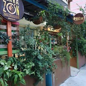 Hostal Paz Y Vida Медельин